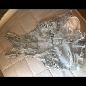 American Eagle Lightwash Overall Shorts Women’s XS